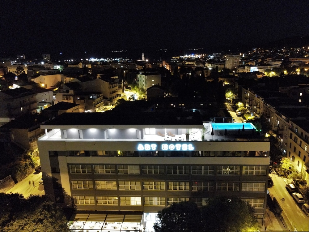 Art Hotel 2/80