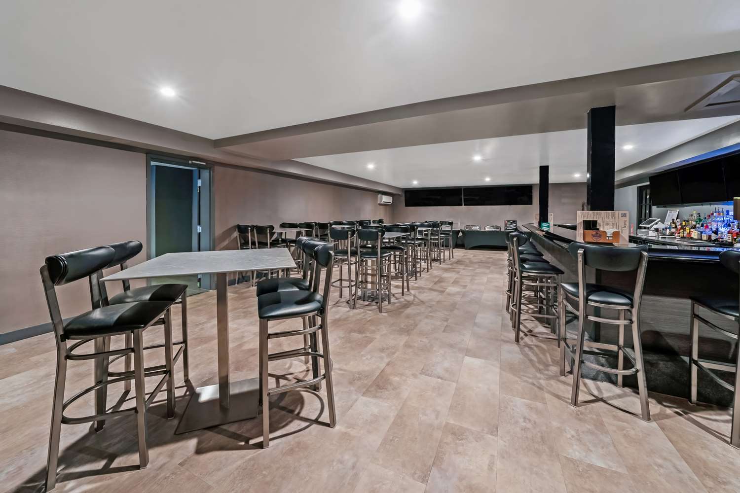 Americas Best Value Inn Foxboro 24/35