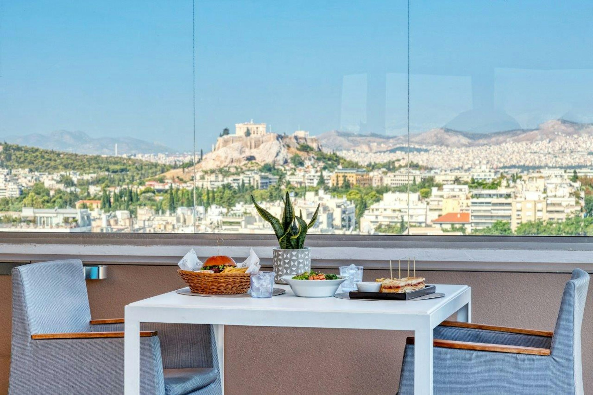 Divani Caravel Hotel 75/87