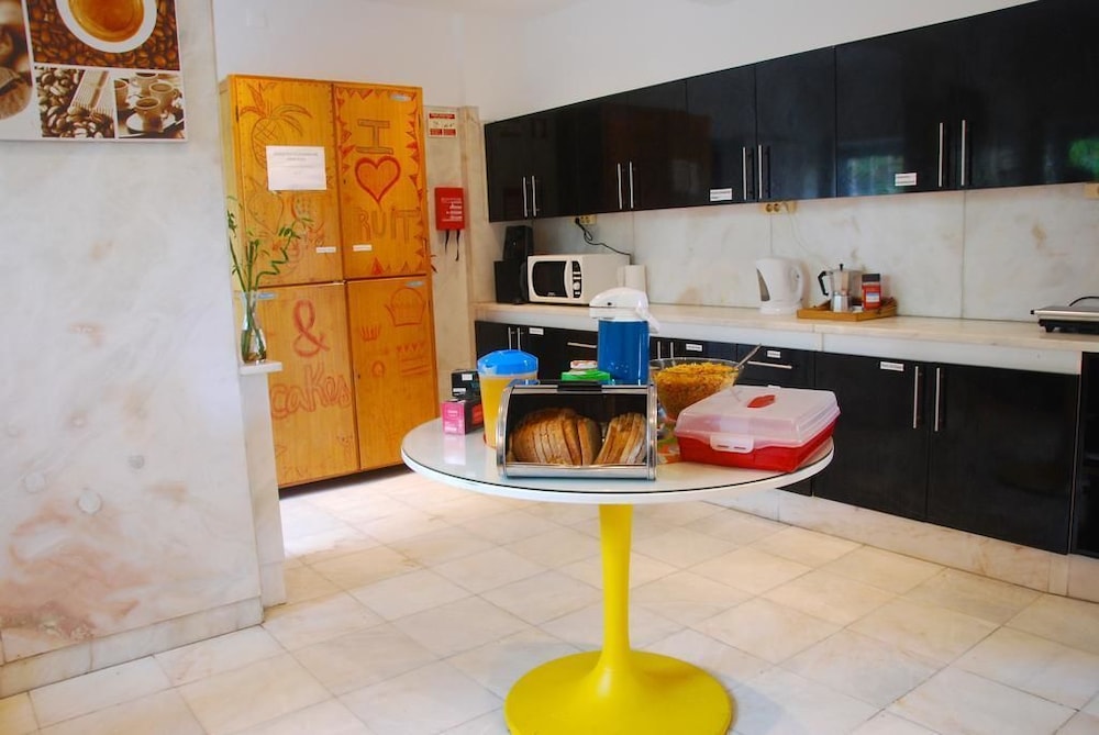 Carcavelos Surf Hostel 7/31