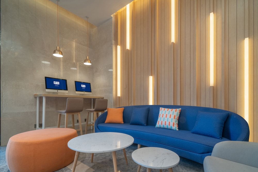Holiday Inn Express Huaibei City Center 38/58
