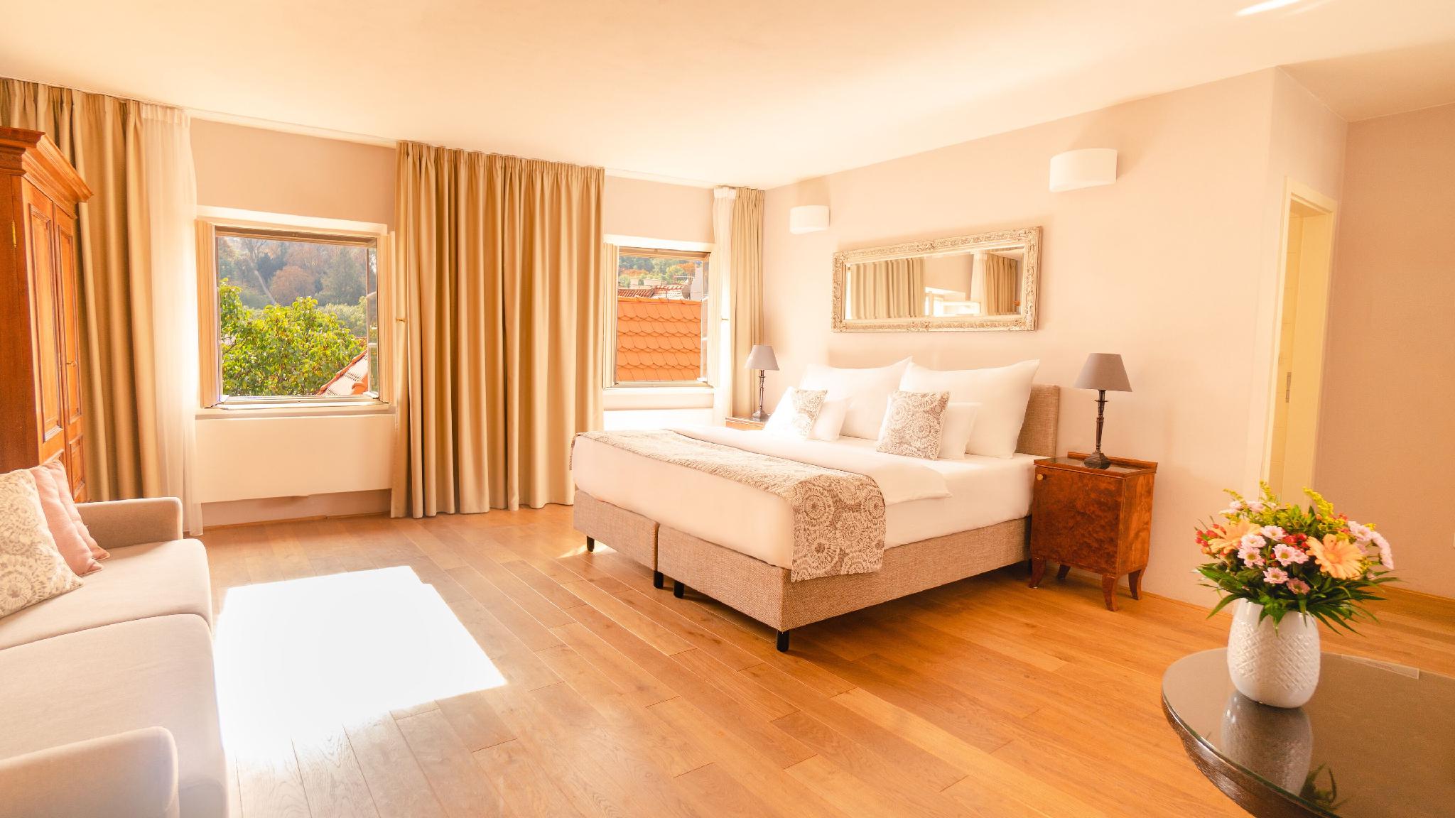 1 Bedroom, Junior Suite, King Bed