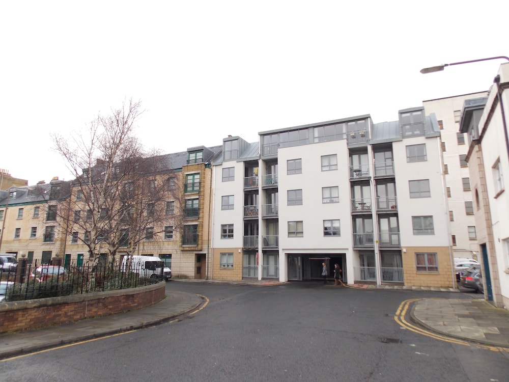 Violet Bank Apartments New Town 25/35