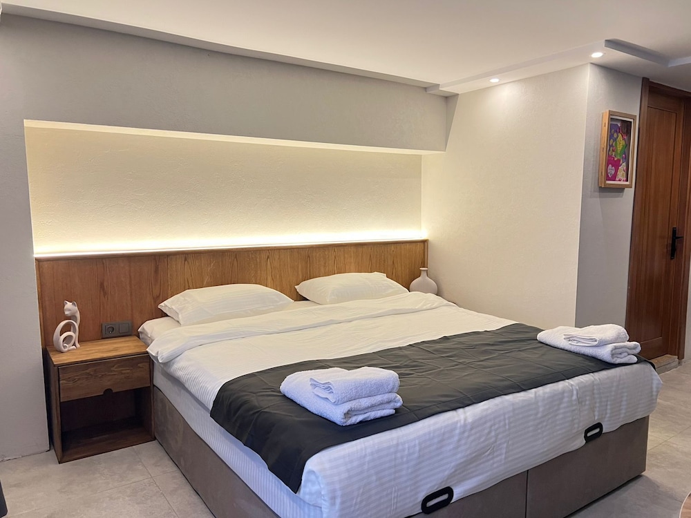 Khalkedon Suite 10/50