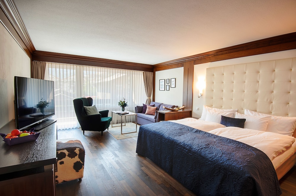 Junior Suite, Double Bed, Mountain View