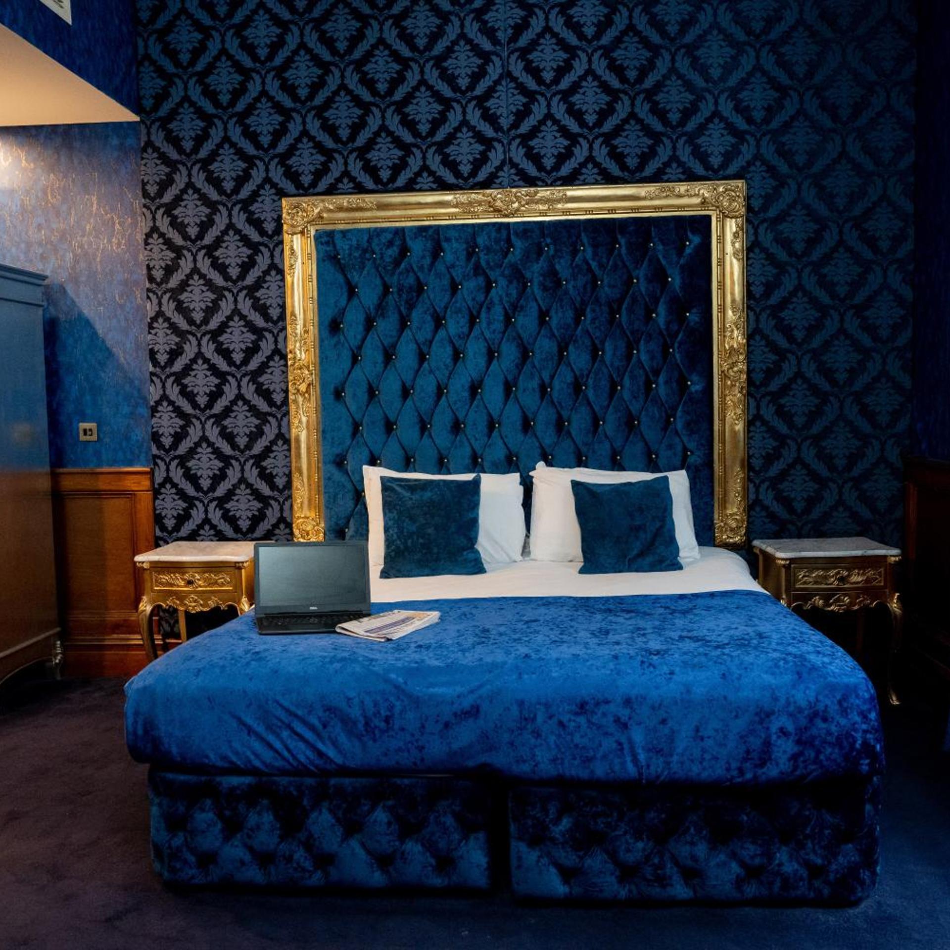 Room, Double Bed, Hot Tub