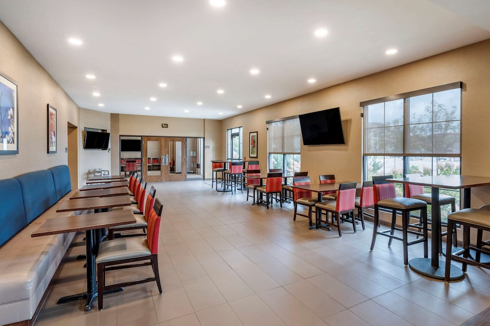 Comfort Suites Columbus Airport 33/43