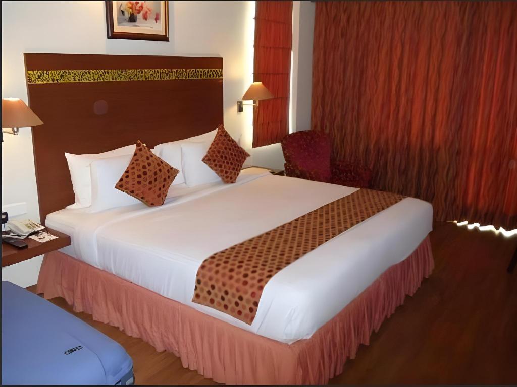 OYO Premium Vaishali Nagar 6/41