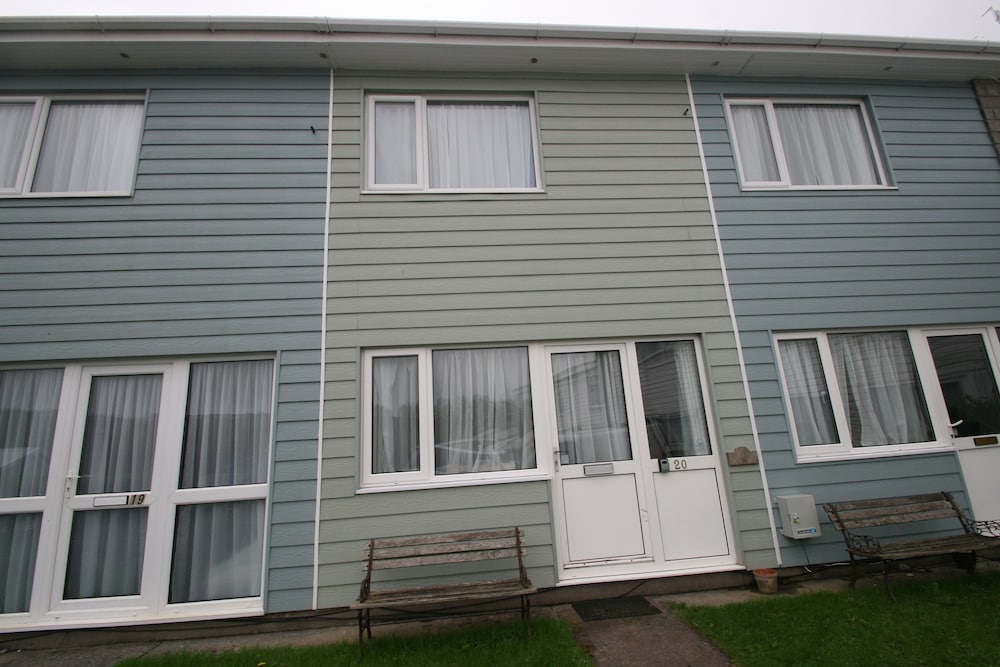 Freshwater Bay Holiday Cottages 6/50