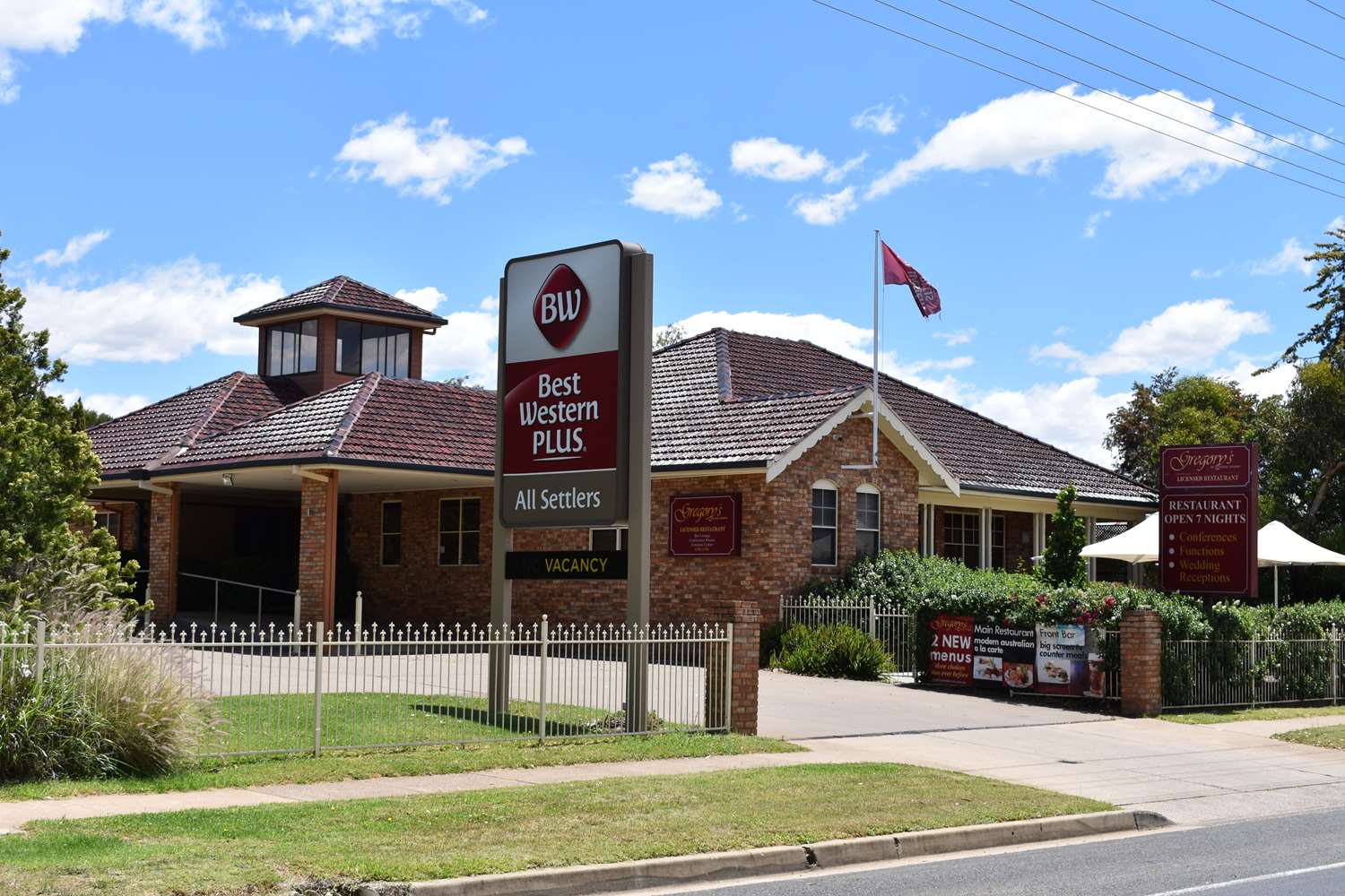 Best Western Plus All Settlers Motor Inn 2/34