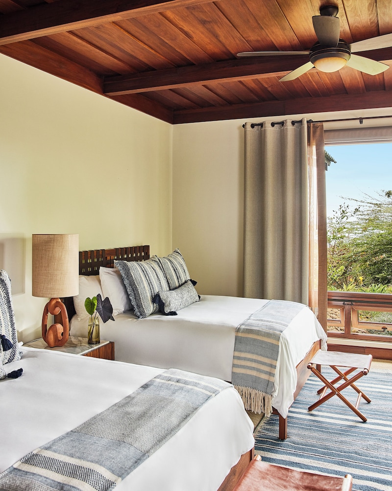 Grand, Casa, 1 King and 2 Queen Beds