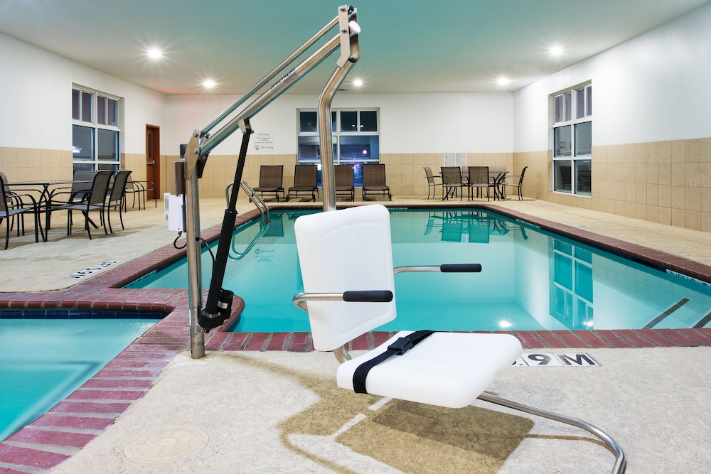 Holiday Inn Express Hotel And Suites Alvarado 31/50