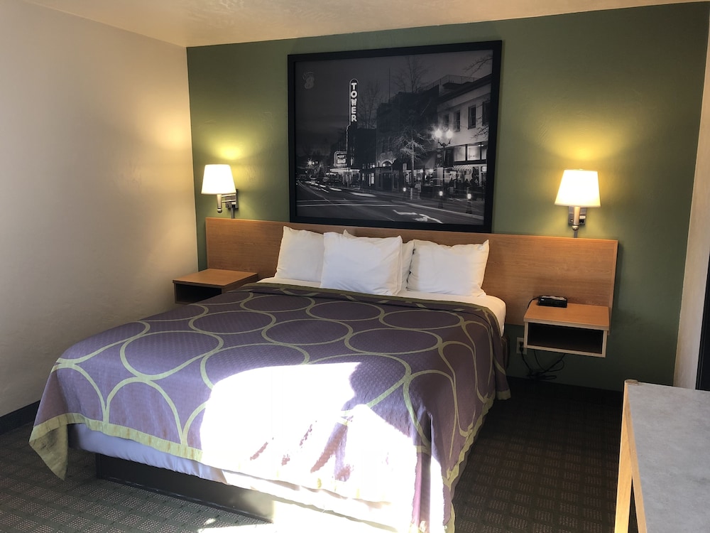 Super 8 By Wyndham Bend OR 11/50