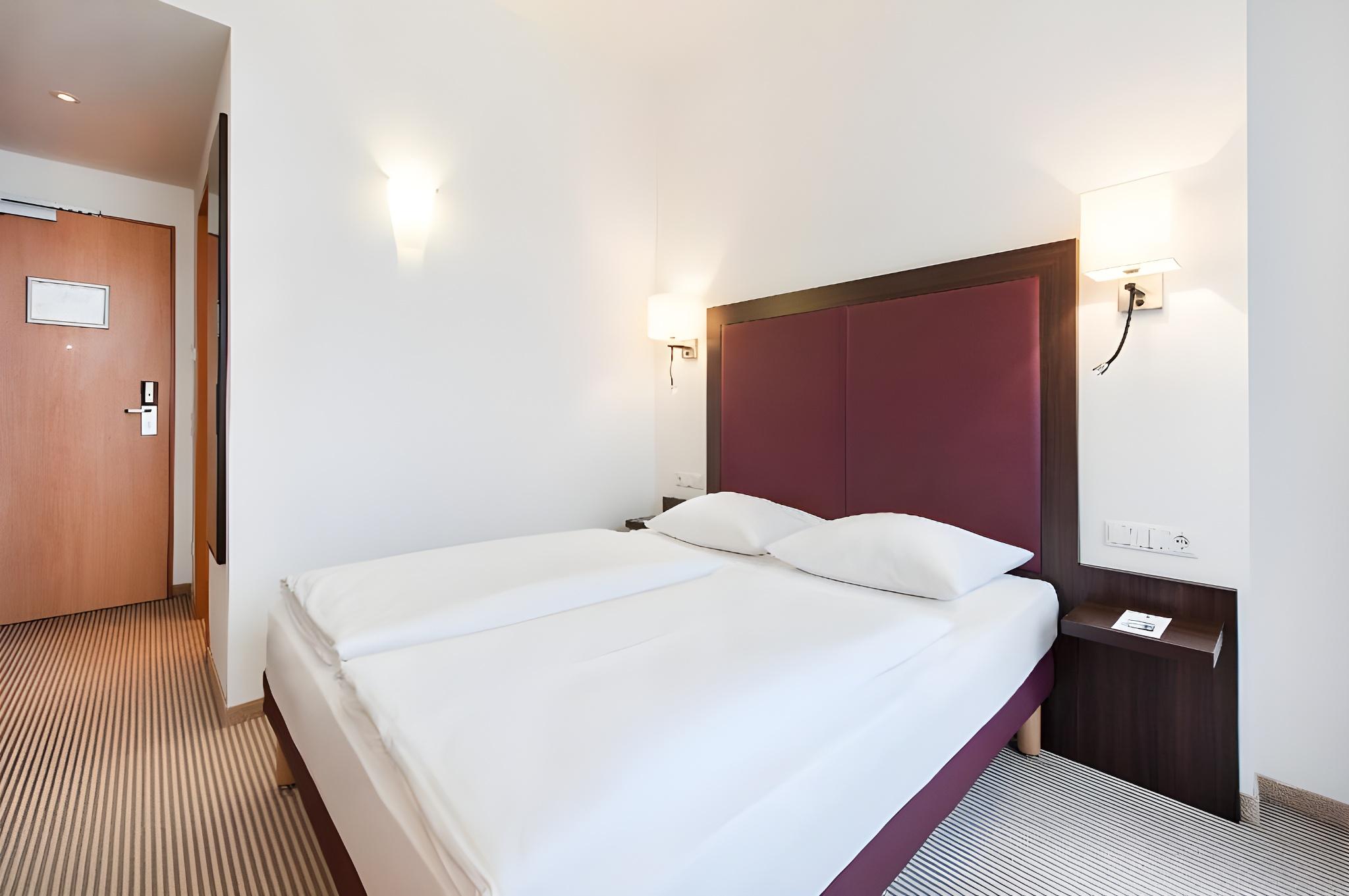 ROOM, SINGLE, DOUBLE BED