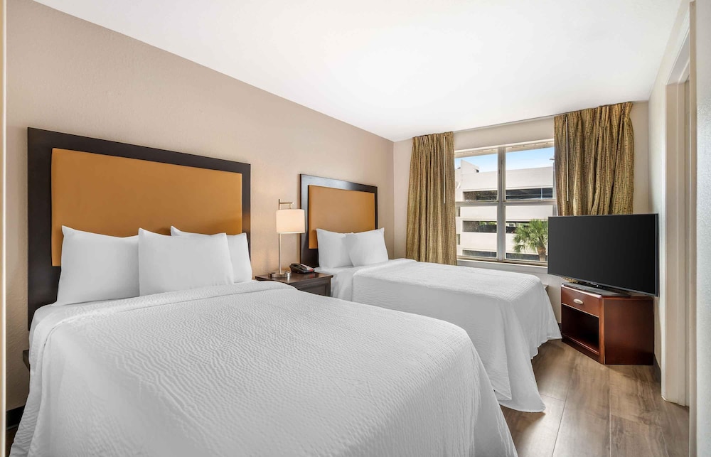 Extended Stay America - Tampa - Airport - N. West Shore Blvd 16/73