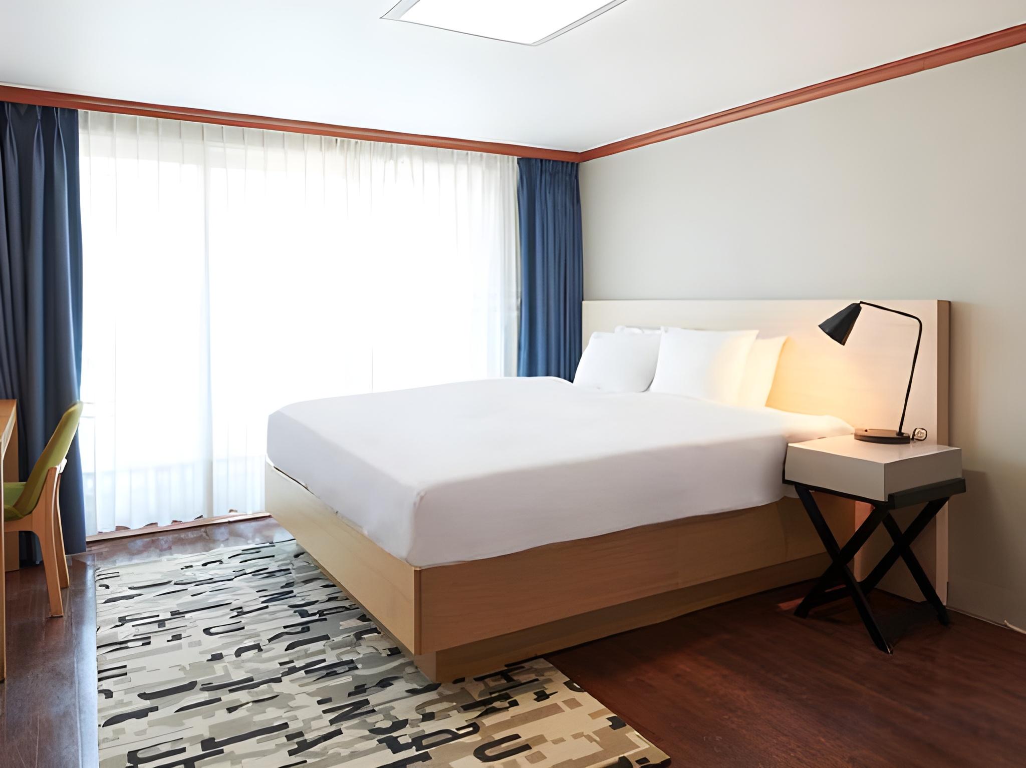 Deluxe, Partial Ocean View
