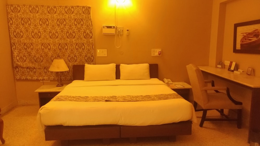 Hanu Reddy Residences Poes Garden 29/57
