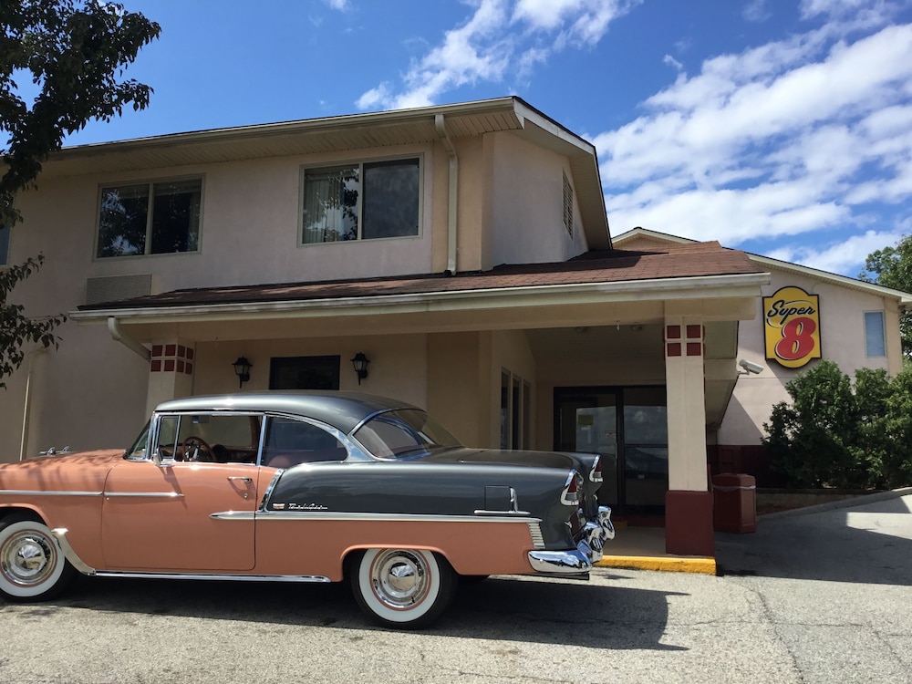 Super 8 by Wyndham Newburgh/West Point Near Stewart Airport 3/25