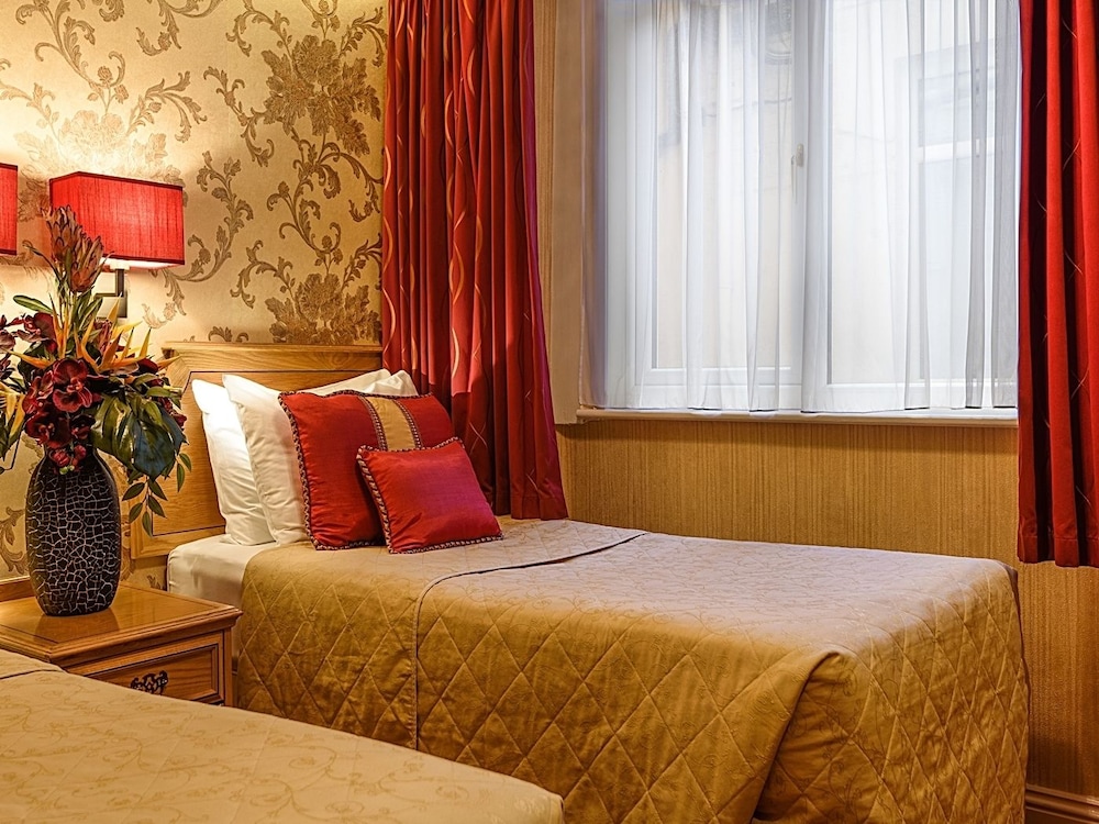 Montana Hotel London 12/50