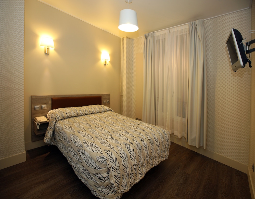 HOTEL SUNNY 34/45