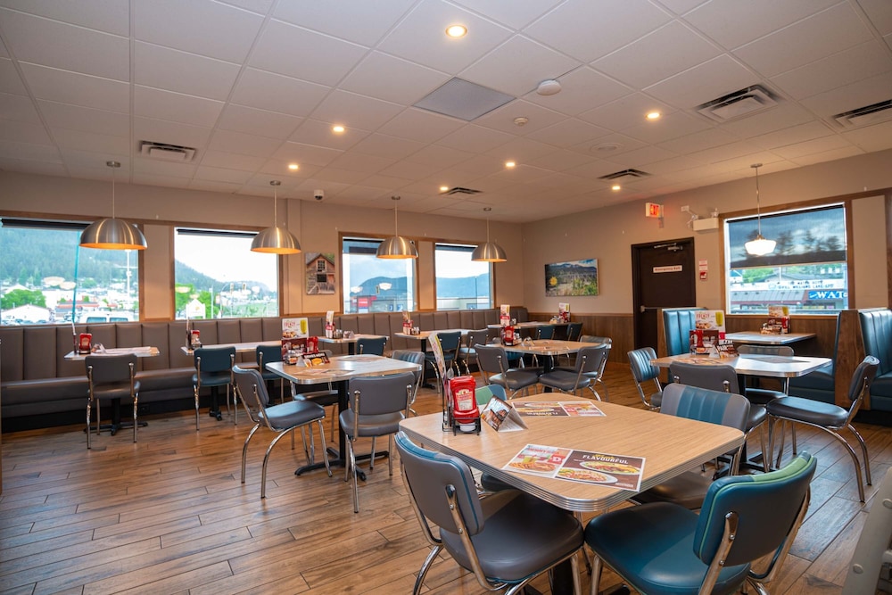 Sandman Hotel & Suites Williams Lake 35/40