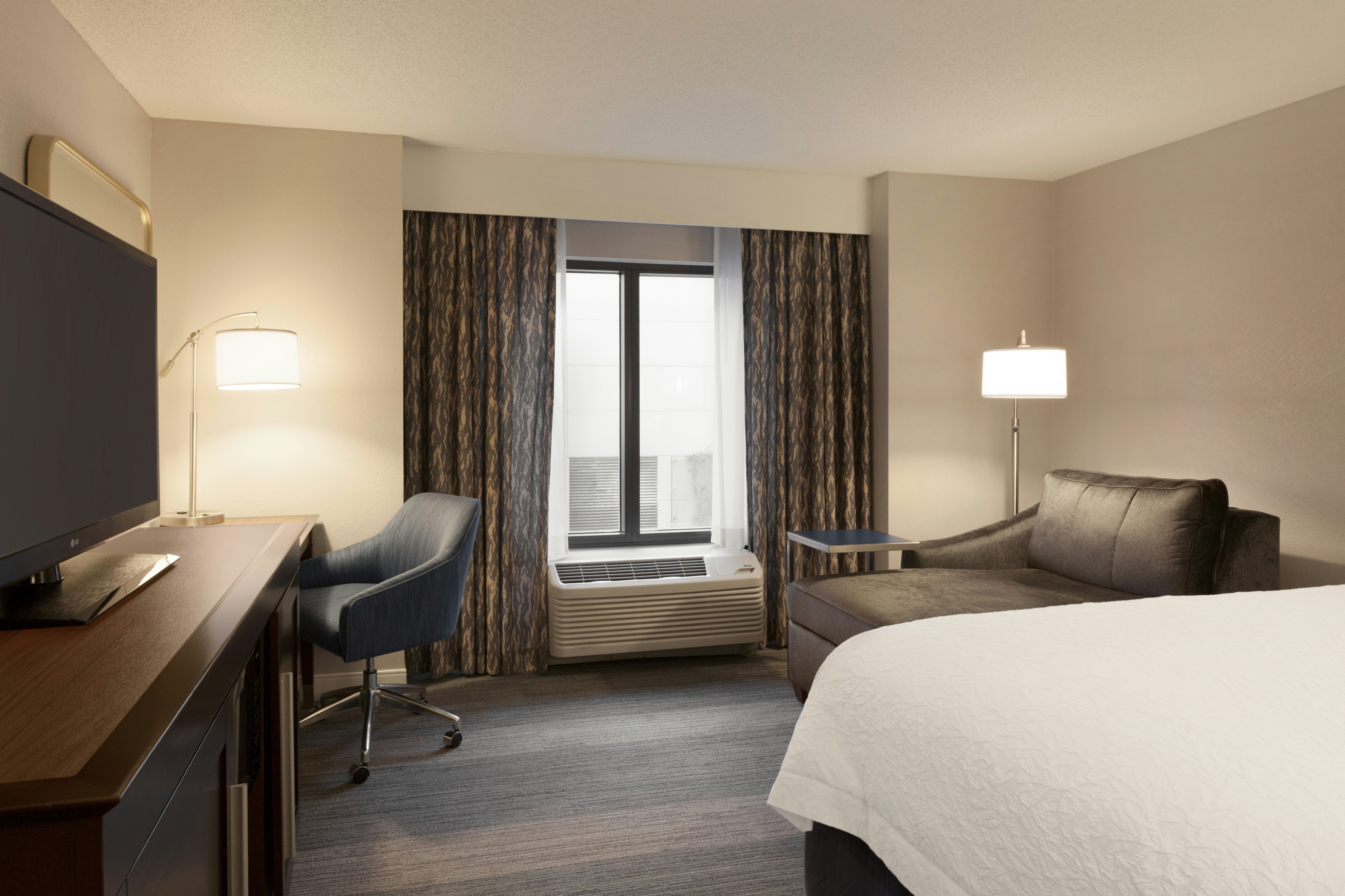 ROOM, KING BED