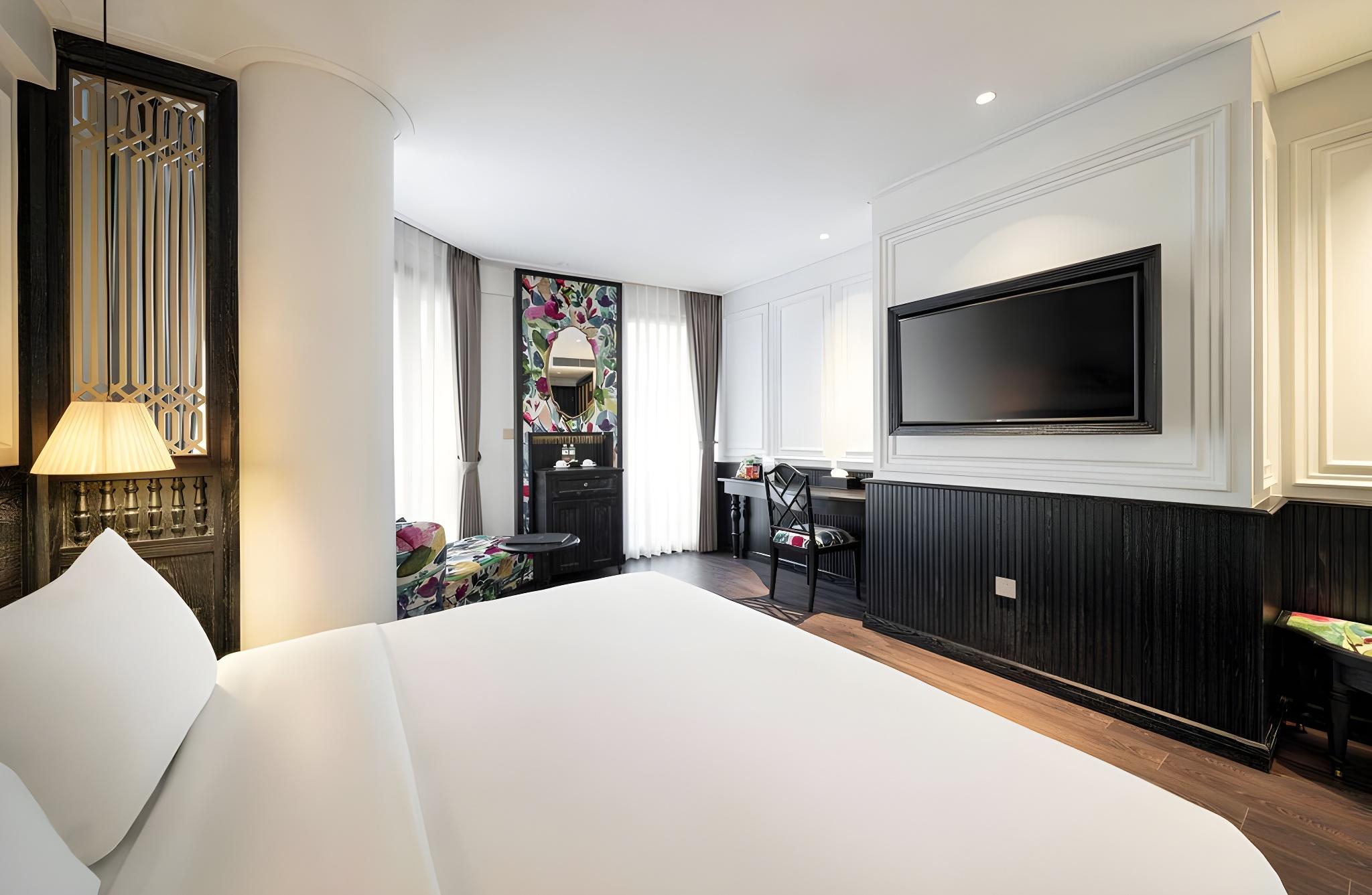 Executive, Suite, City View, Bathtub