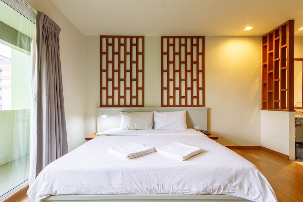 DELUXE, DOUBLE BED