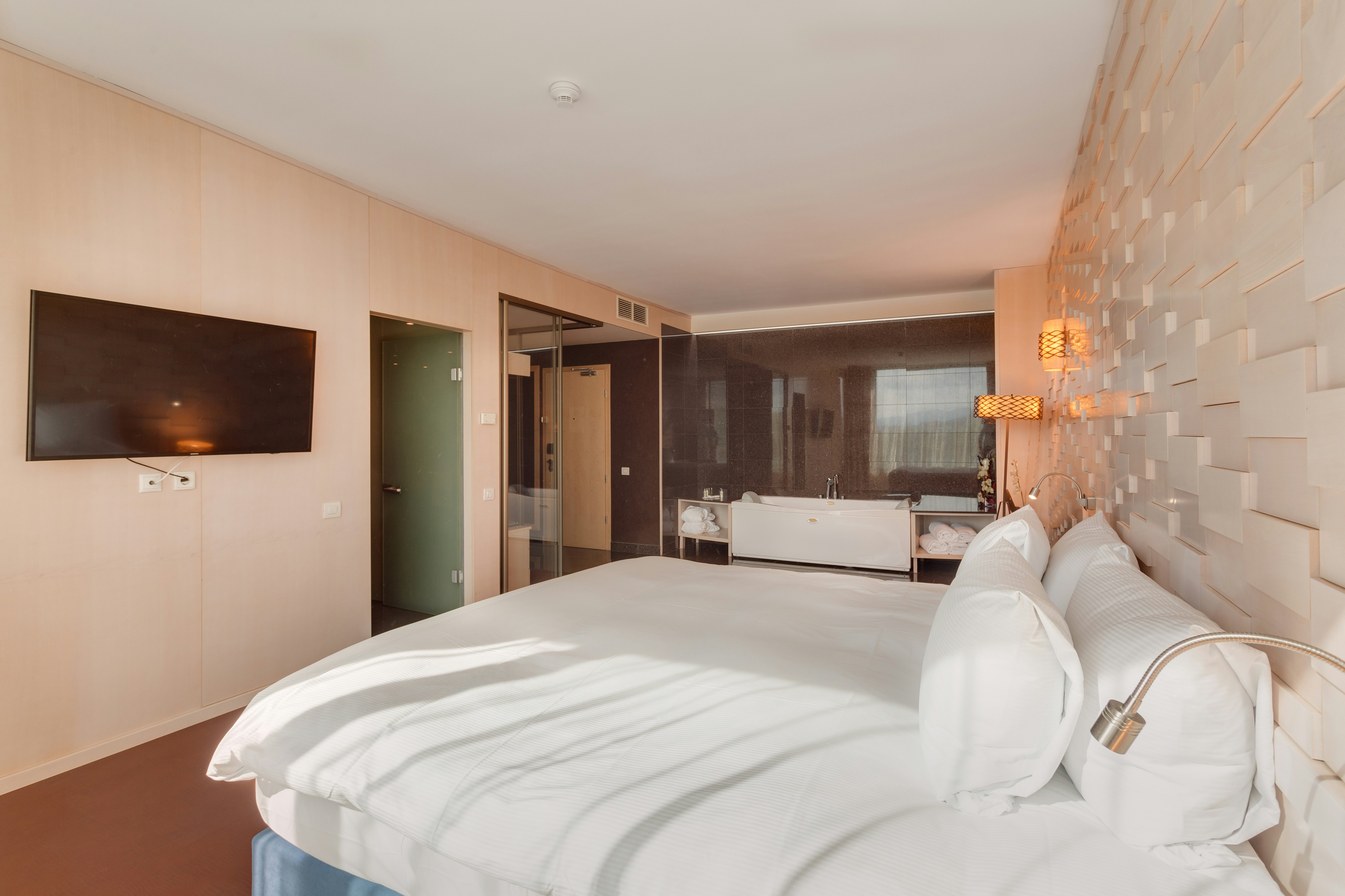 PRESIDENTIAL, SUITE