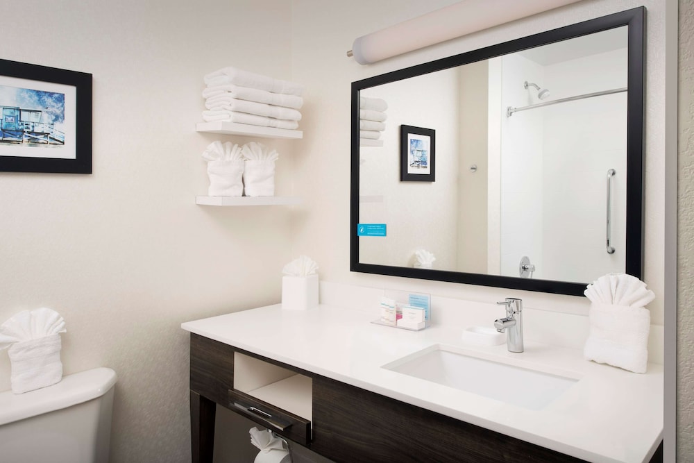 Hampton Inn & Suites Anaheim - Garden Grove 13/44