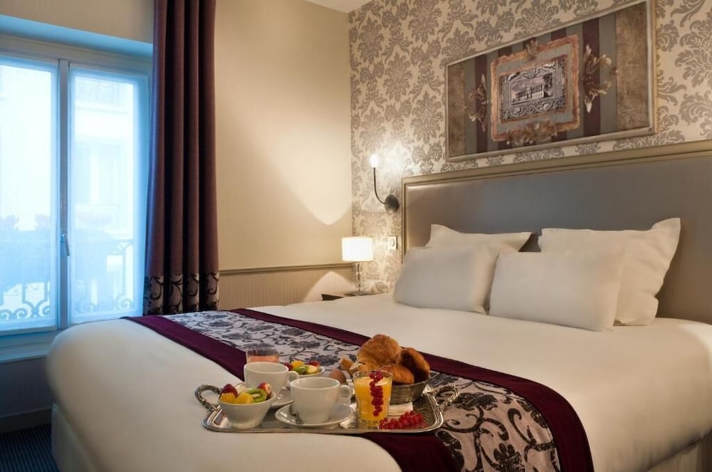 Hotel Monceau Wagram 12/69