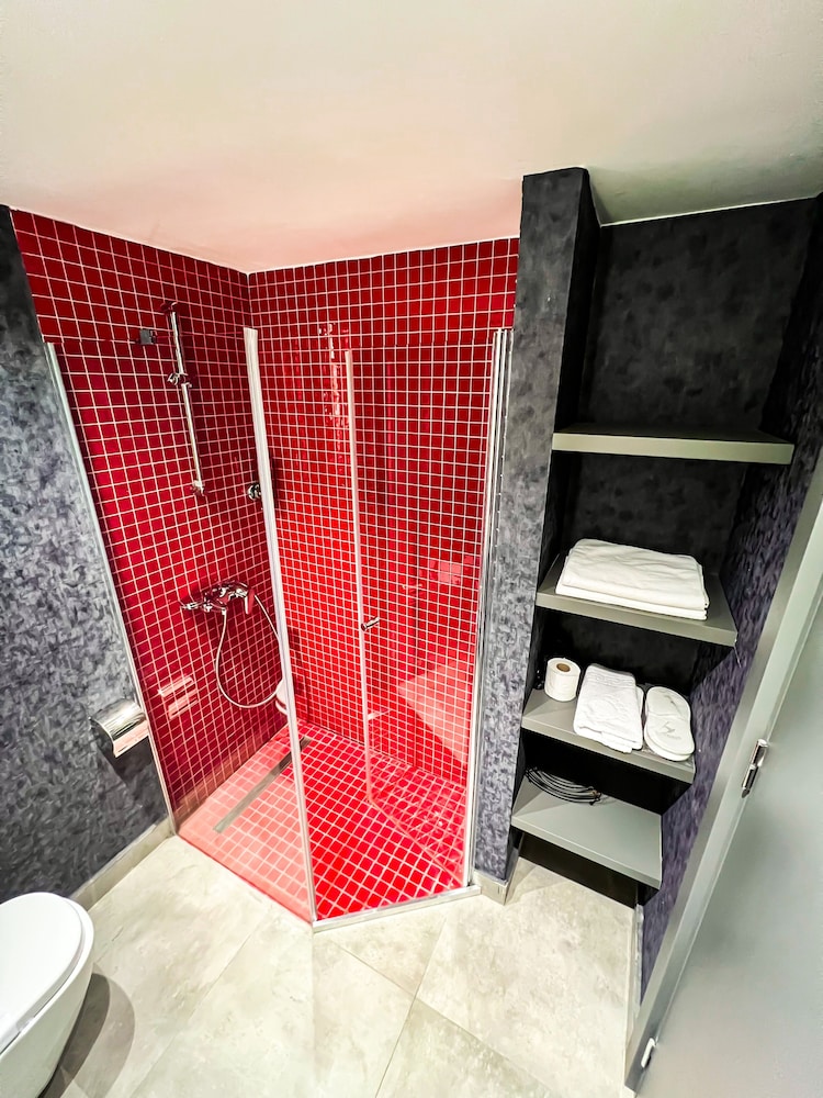 Triada Hotel Karakoy 63/65