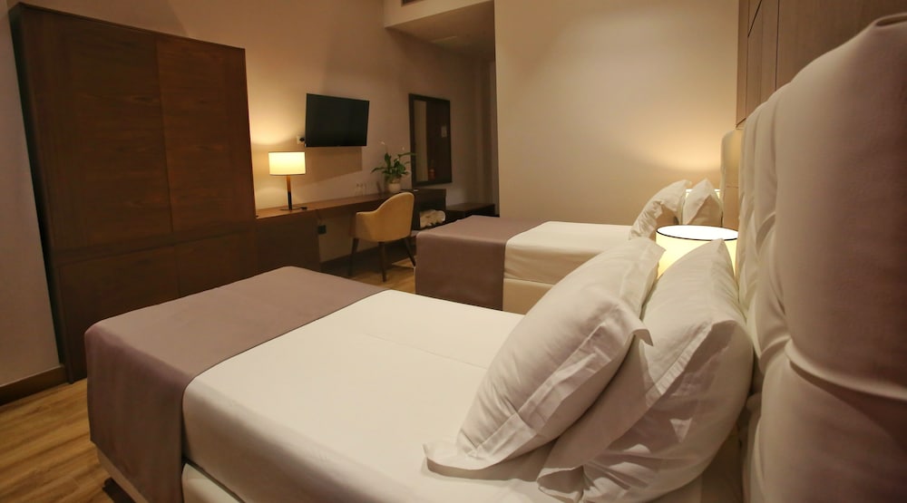 Portik Hotel 10/20