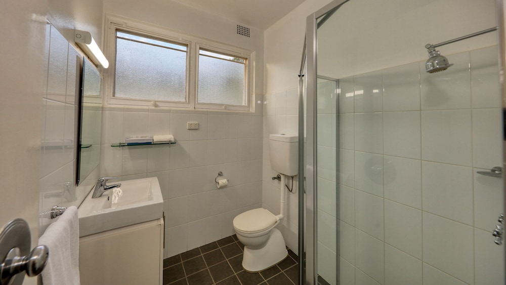 COWRA MOTOR INN 23/65