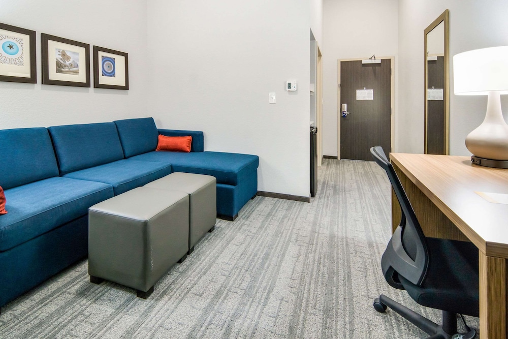 Comfort Suites DeSoto Dallas South 41/51