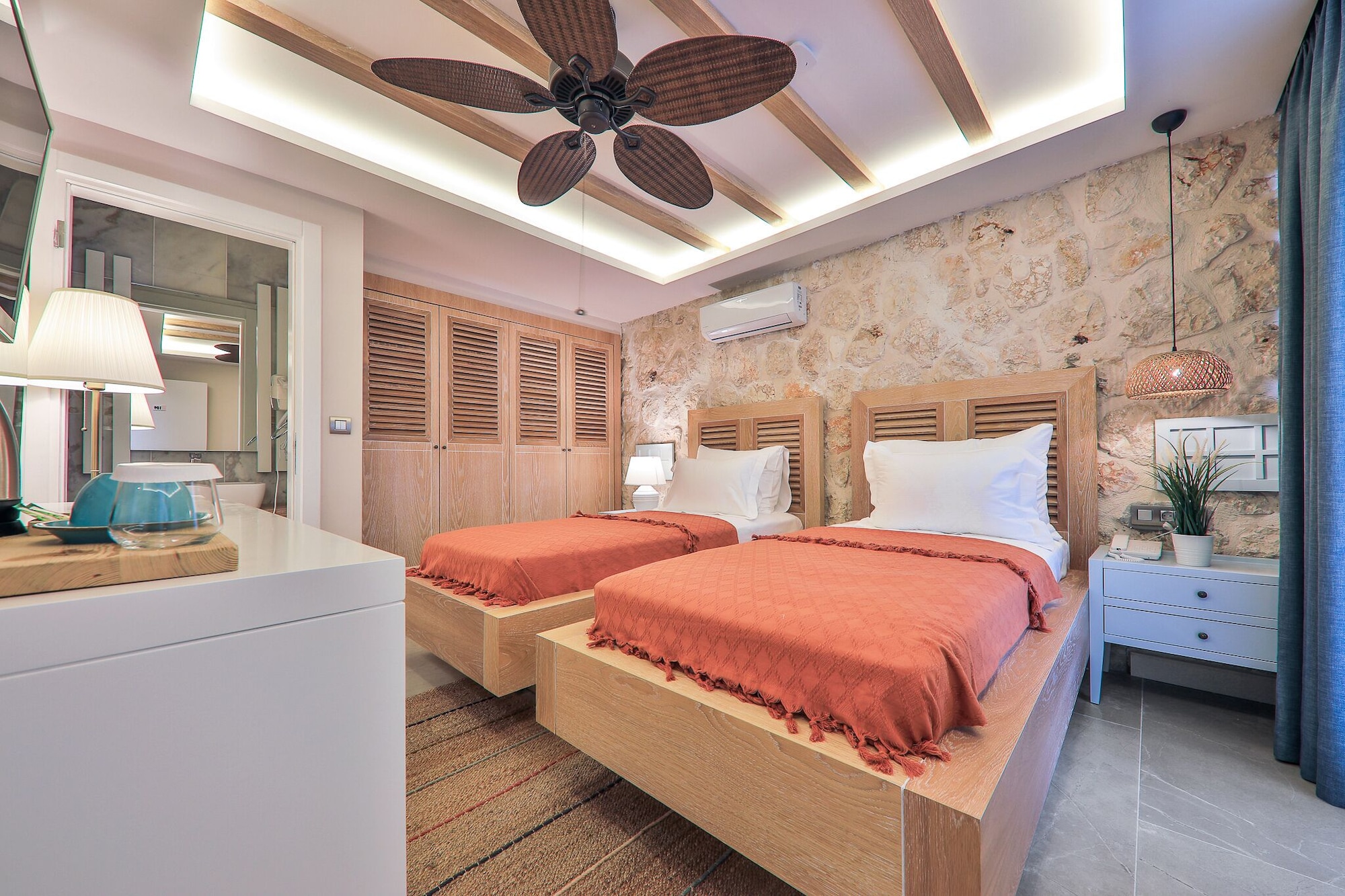 Classic, Twin Beds