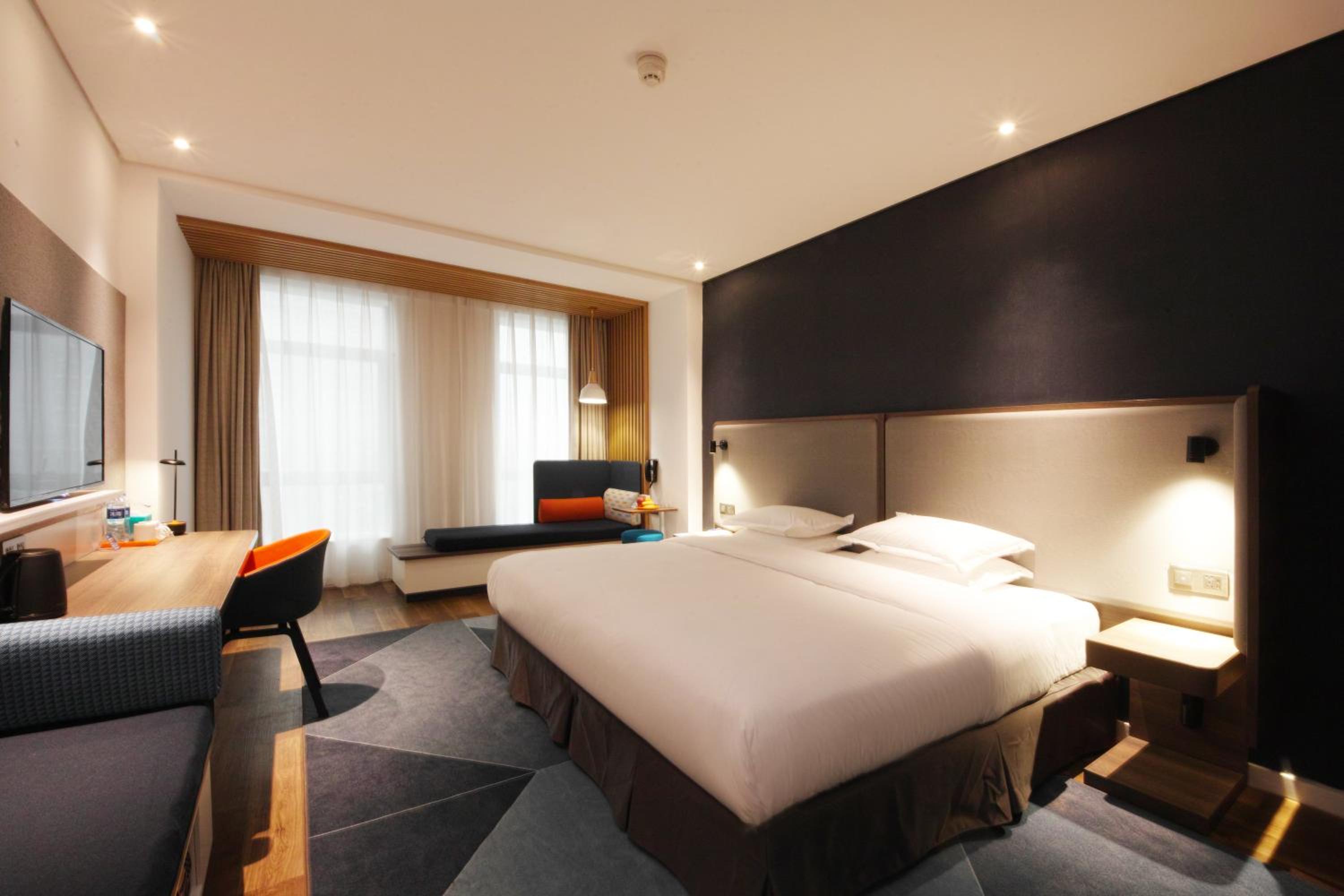Xtra Space, Standard, King Bed
