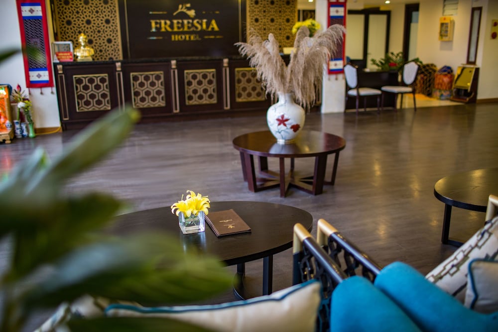 Freesia Hotel 66/72