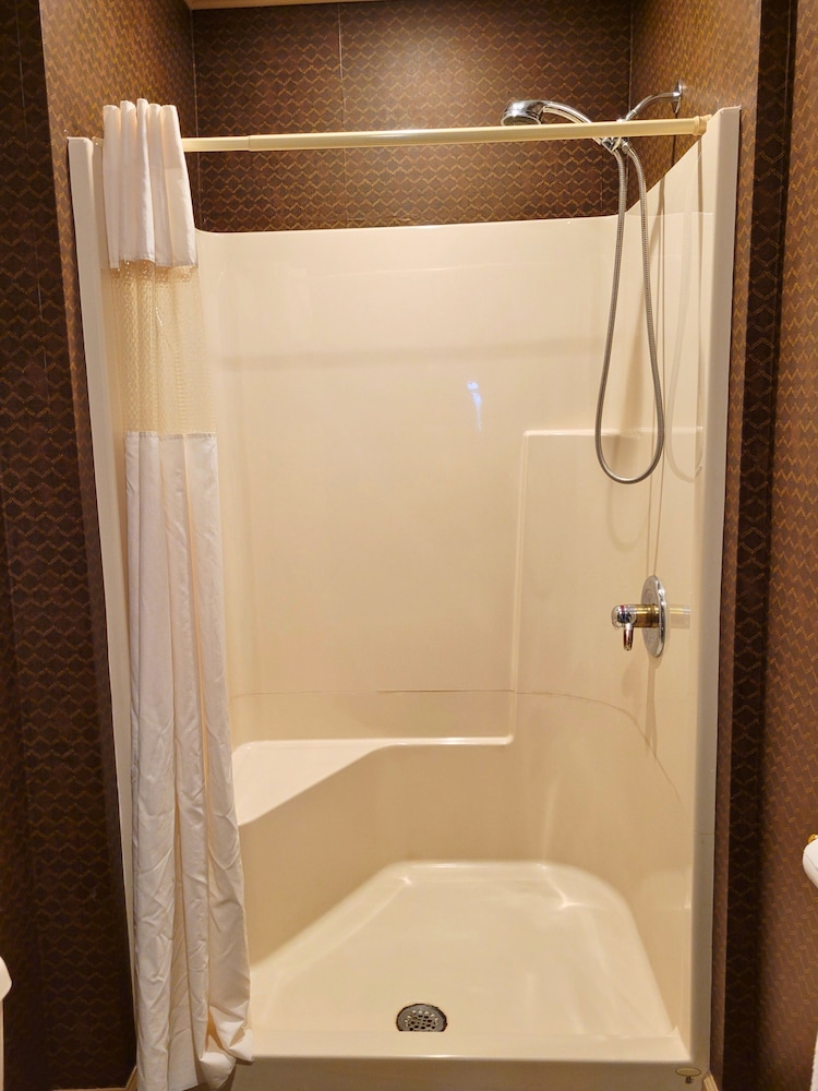 Altland House Inn and Suites 44/50