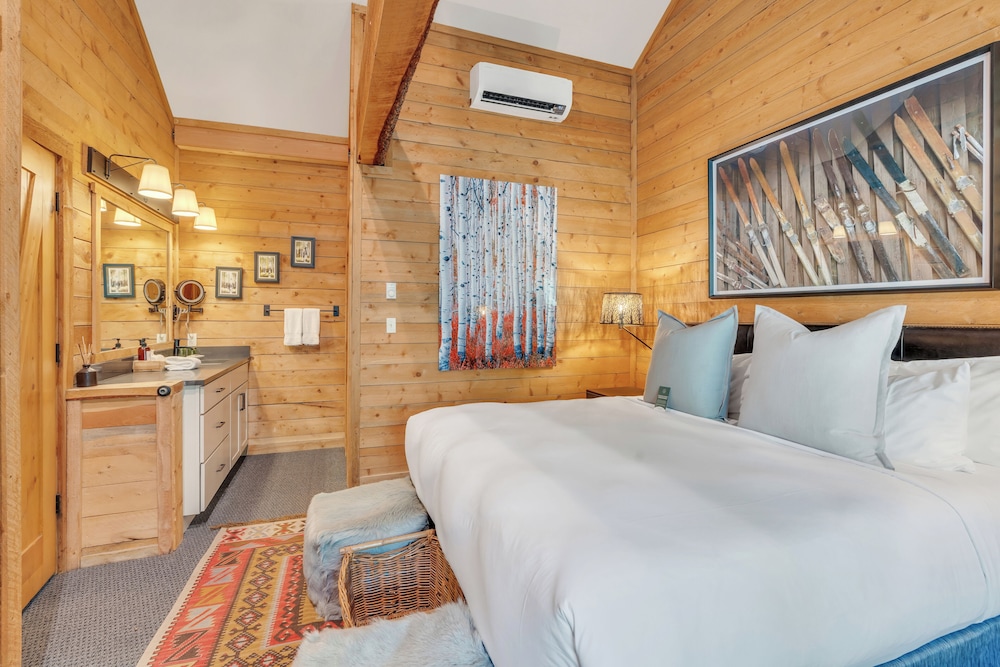 Mountain, Cottage, King Bed, Sofa