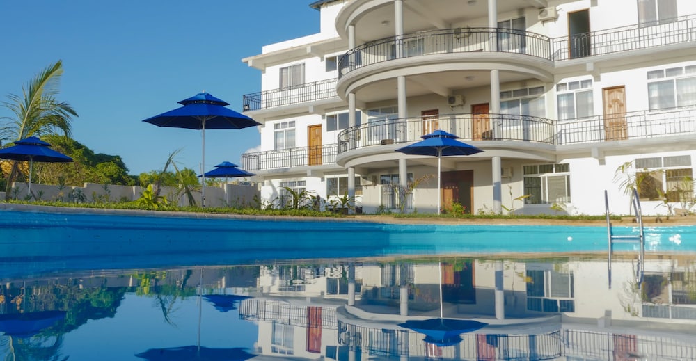 Sea Crest Hotel 8/70