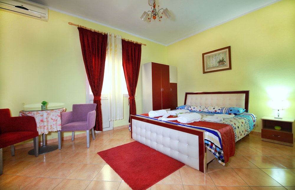 My Home Guest House 8/46