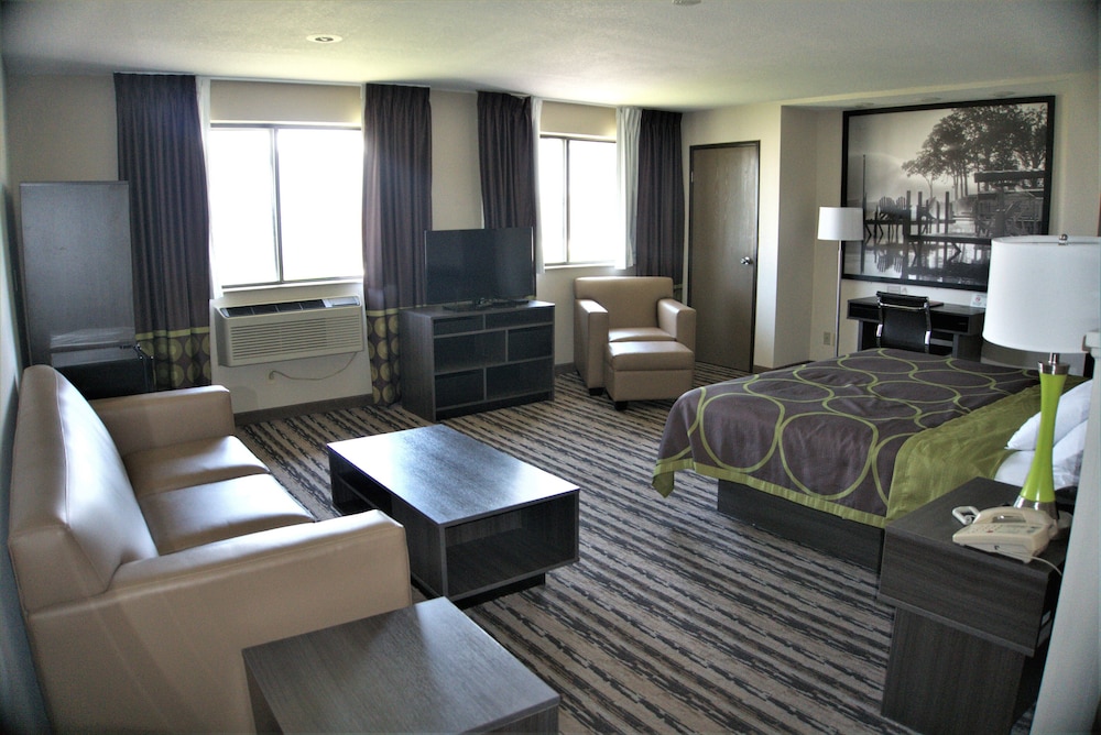 Super 8 by Wyndham Spirit Lake/Okoboji 22/41