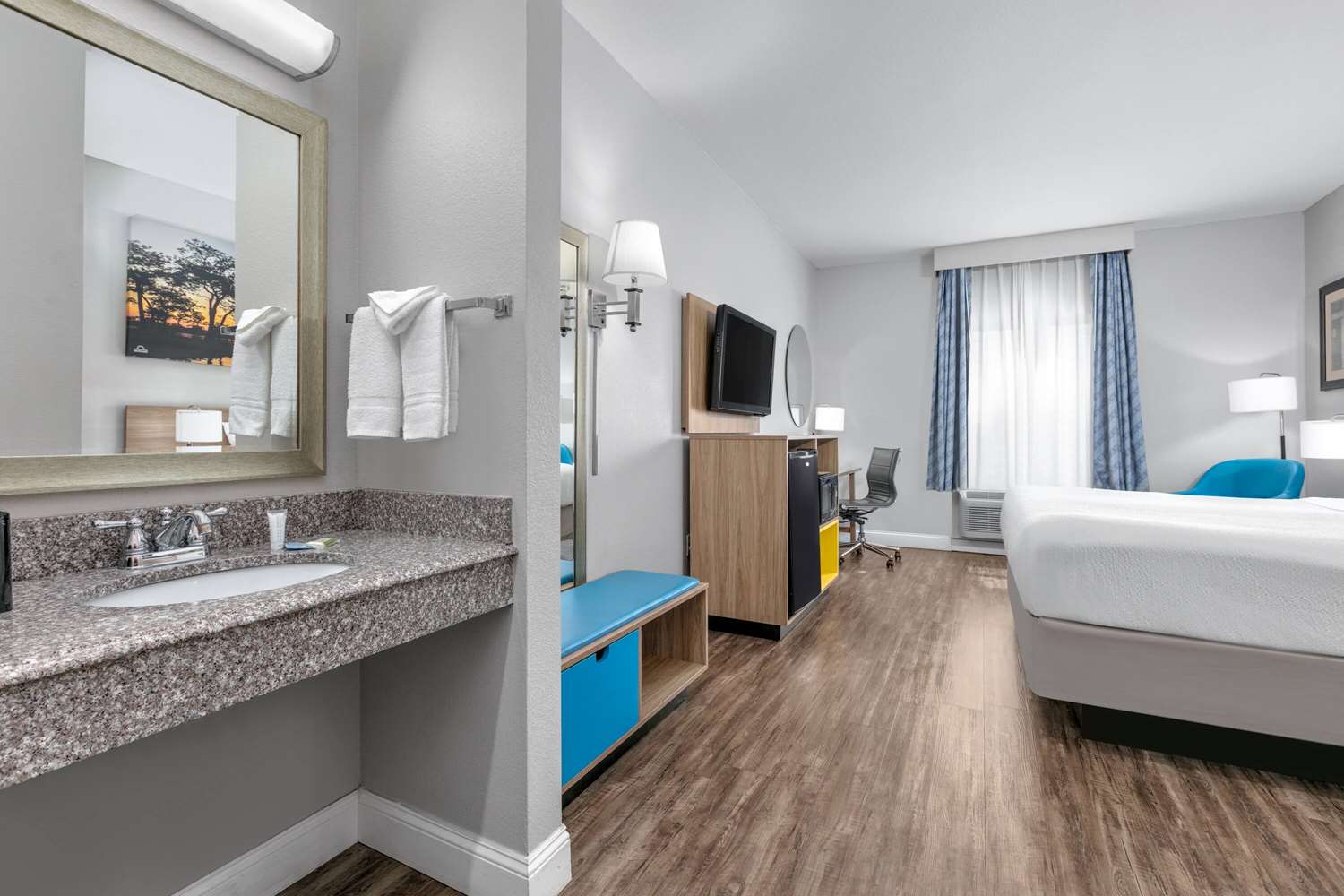 Days Inn & Suites By Wyndham Cabot 56/56