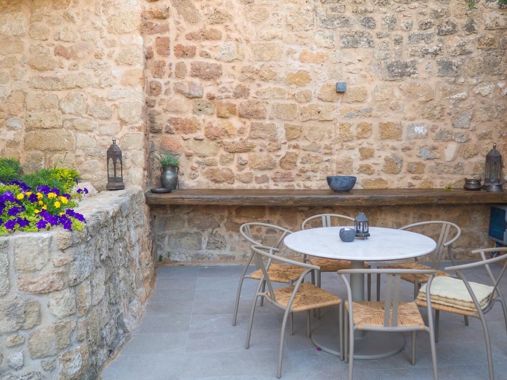 TRINITY BOUTIQUE HOTEL 36/45