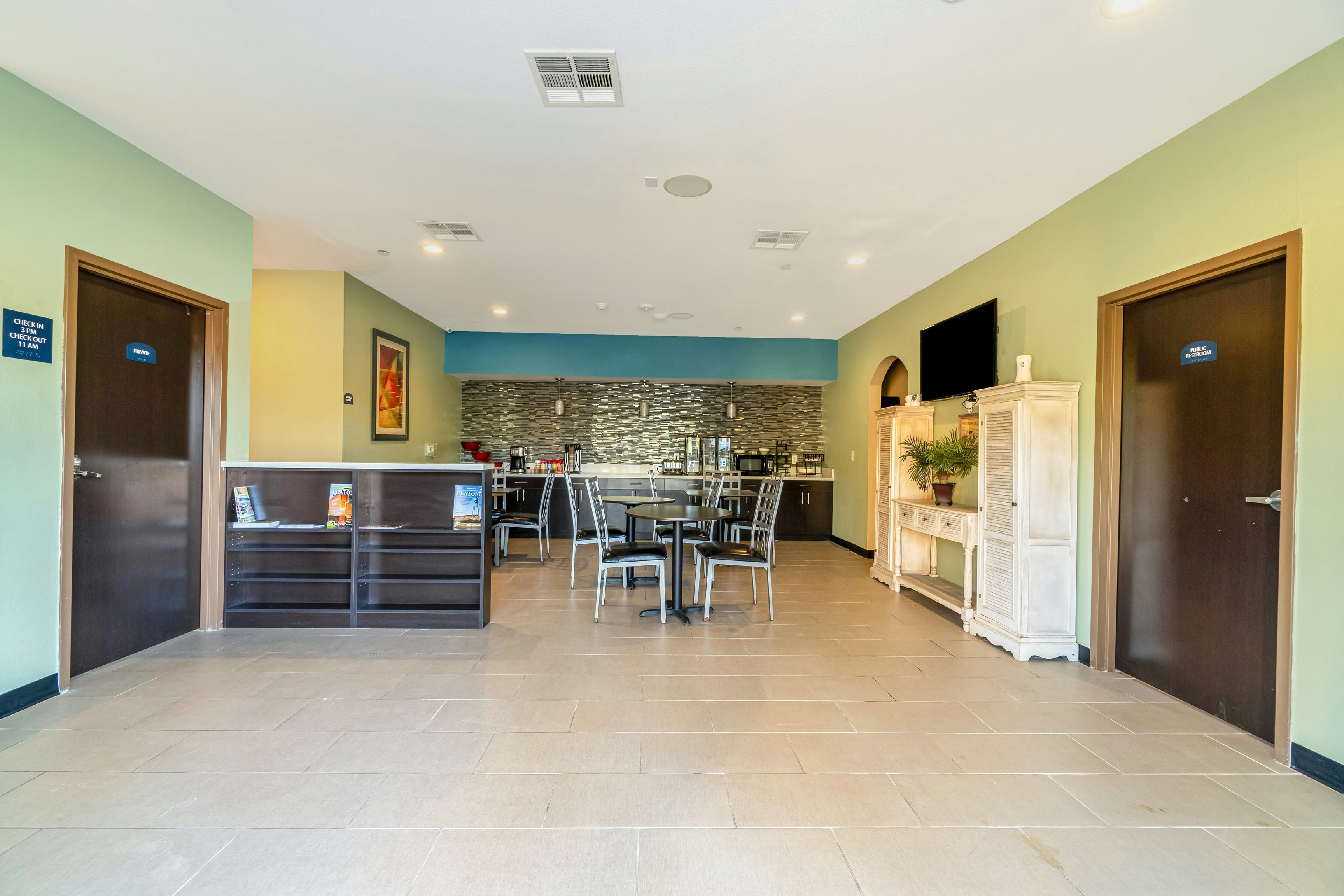 Moulton Inn & Suites By OYO Near Shiner TX 7/29