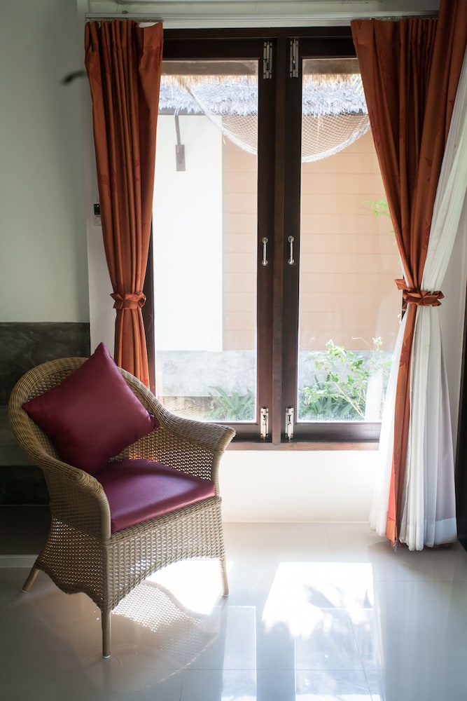 Nana Beach Hotel 47/80