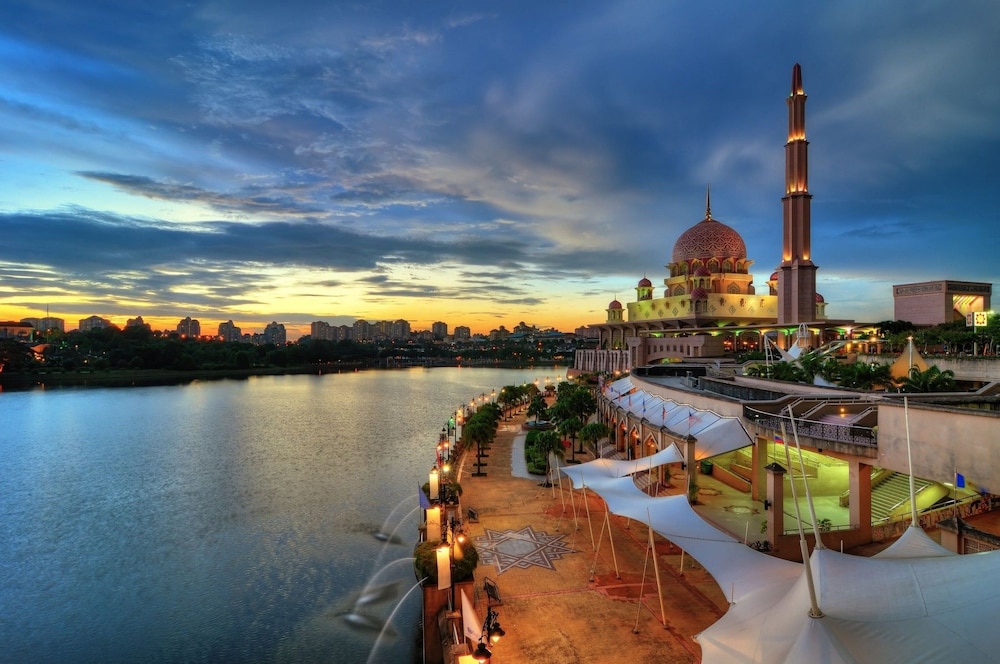D Gateway Perdana Hotel 28/34