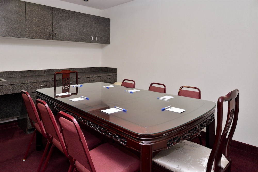 Americas Best Value Inn Somerville, TX 42/52