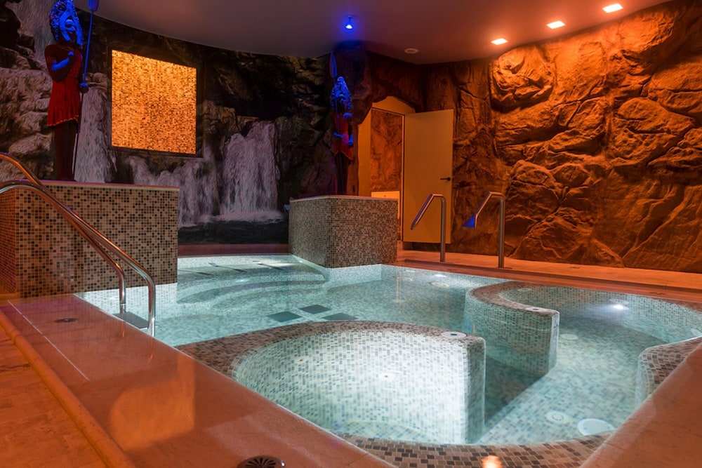 swimming pool spa